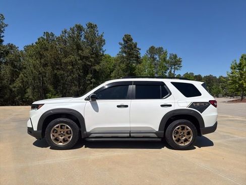 Used 2024 Honda Pilot TrailSport image 6