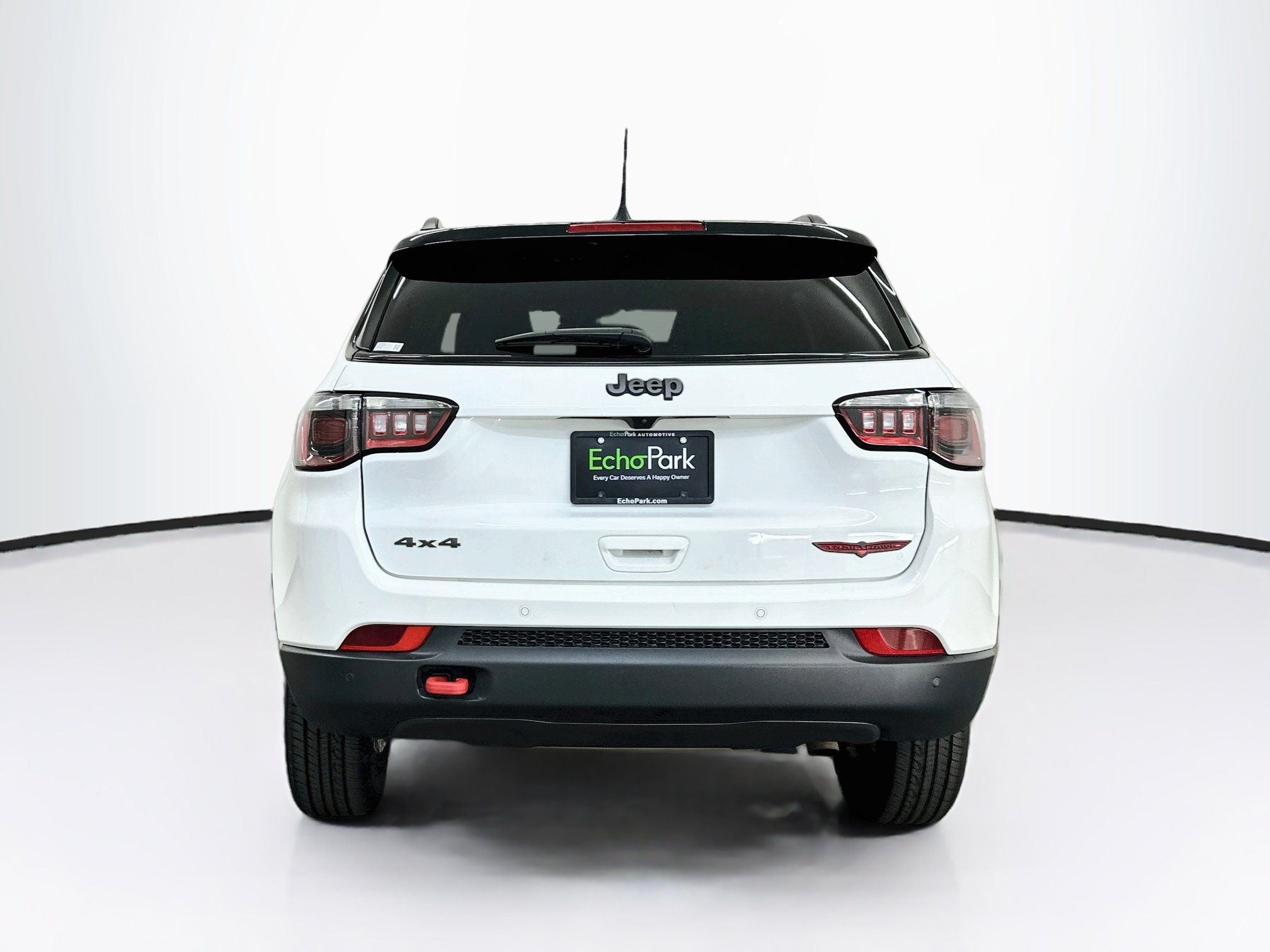 Used 2025 Jeep Compass Trailhawk AWD/4WD image 7
