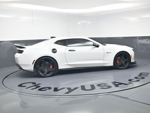 Used 2017 Chevrolet Camaro SS RWD image 10