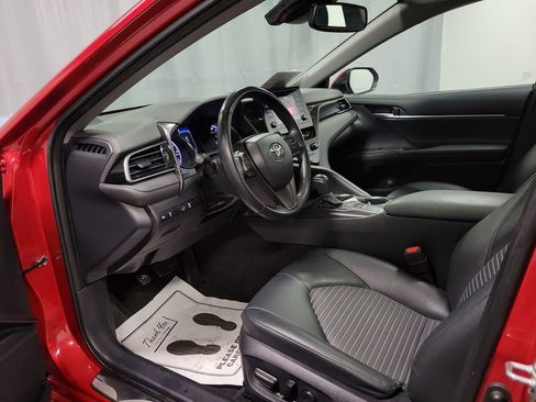 Used 2024 Toyota Camry SE image 12