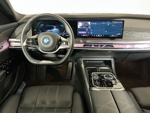 Used 2024 BMW i7 xDrive60 AWD/4WD image 9