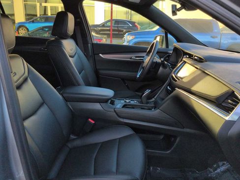 Used 2025 Cadillac XT6 Luxury image 28