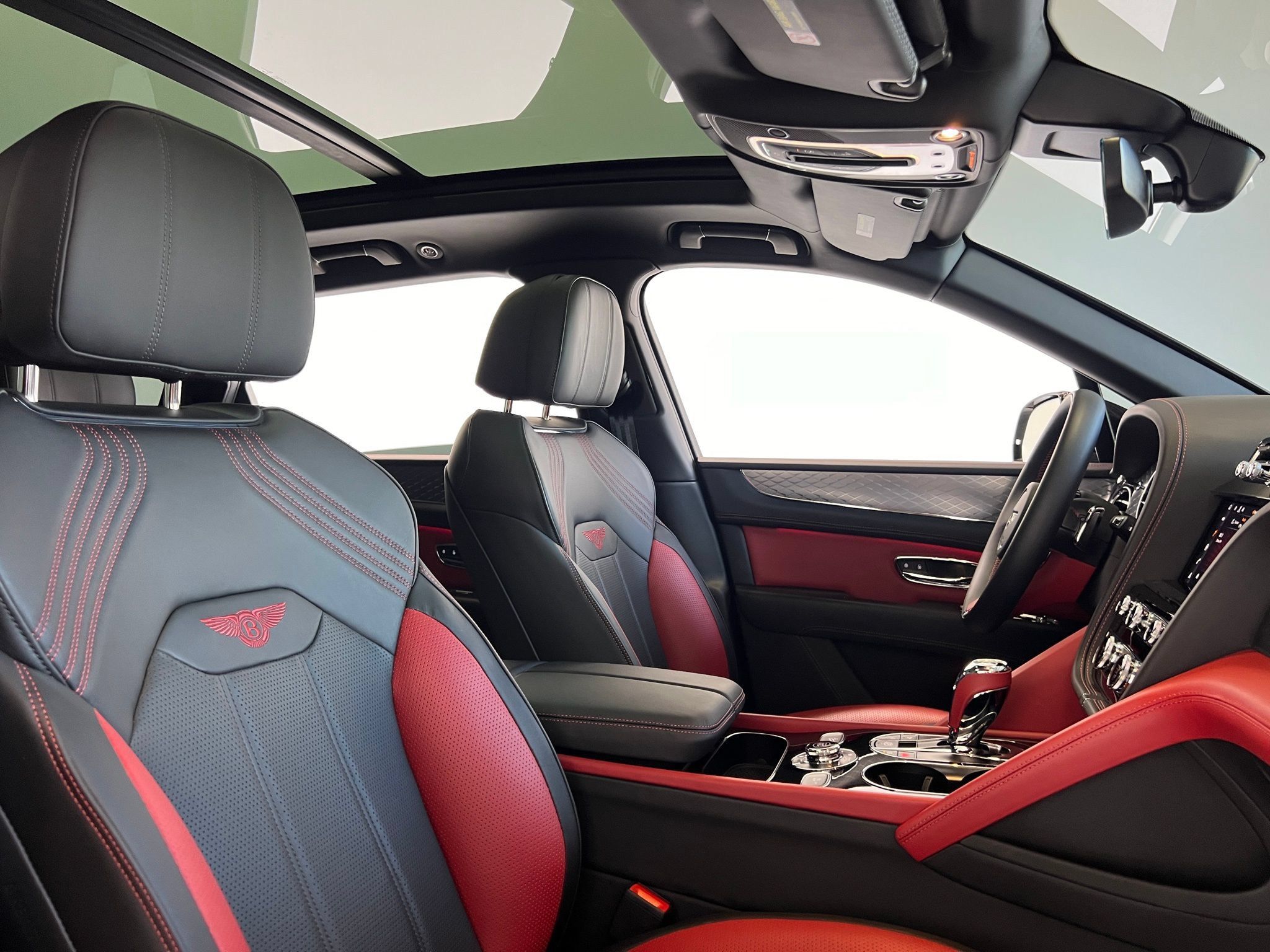 Certified 2024 Bentley Bentayga AWD/4WD image 29
