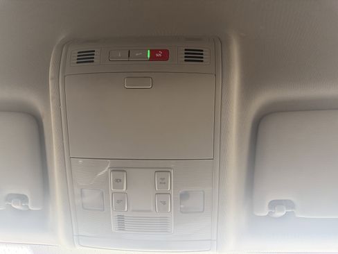 Used 2022 Volkswagen Taos SE image 31