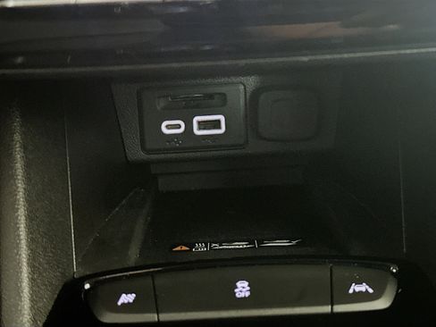 Used 2022 Chevrolet Bolt EUV Premier image 26