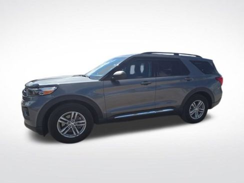 Used 2024 Ford Explorer XLT RWD image 5