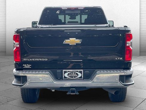 Used 2024 Chevrolet Silverado 2500 LTZ w/ LTZ Convenience Package AWD/4WD image 3