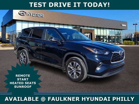 Used 2025 Toyota Highlander XLE image 1