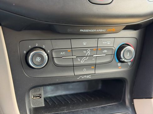 Used 2018 Ford Focus SE FWD image 18