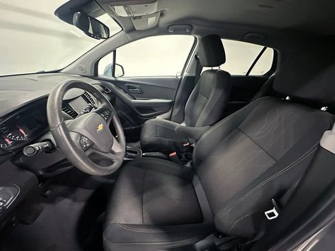 Used 2020 Chevrolet Trax LT FWD image 3