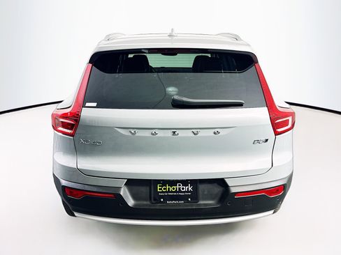 Used 2025 Volvo XC40 B5 Plus image 7