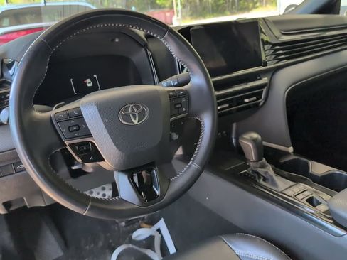 Used 2025 Toyota Camry SE image 8