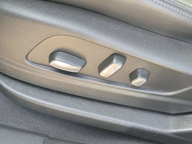Used 2025 Cadillac XT6 Premium Luxury AWD/4WD image 12