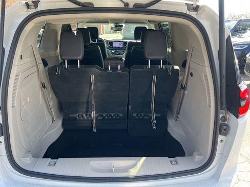 Used 2024 Chrysler Pacifica Select image 14