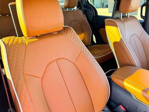New 2026 Chrysler Pacifica Pinnacle image 5