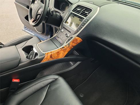 Used 2018 Lincoln MKX Reserve image 24