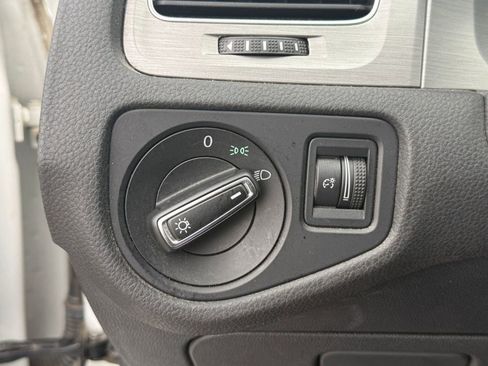 Used 2016 Volkswagen Golf S image 15