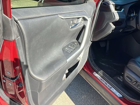 Used 2022 Toyota RAV4 Limited image 14