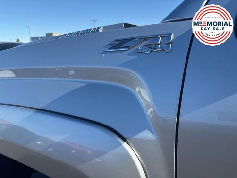 Used 2018 GMC Sierra 3500 SLT w/ Duramax Plus Package AWD/4WD image 5
