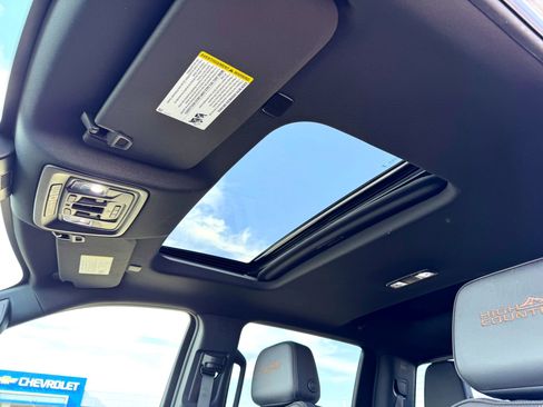 Used 2024 Chevrolet Silverado 2500 High Country w/ Technology Package image 14