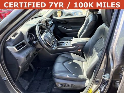 Used 2023 Toyota Highlander XLE FWD image 14