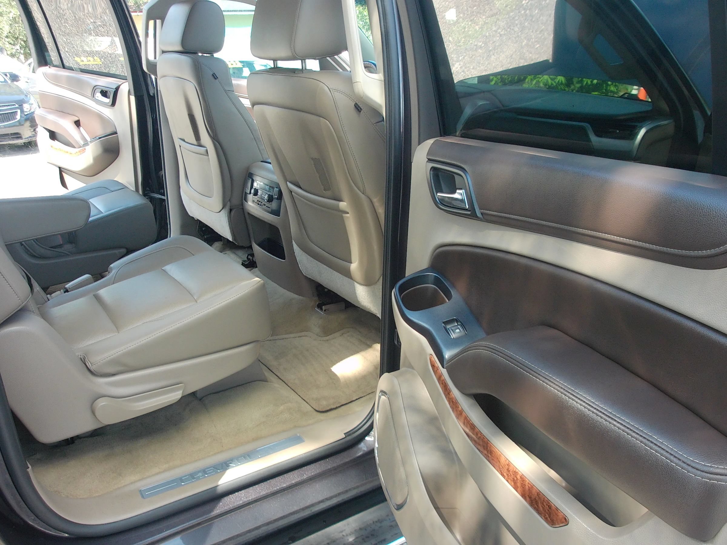 Used 2015 Chevrolet Suburban LTZ RWD image 42