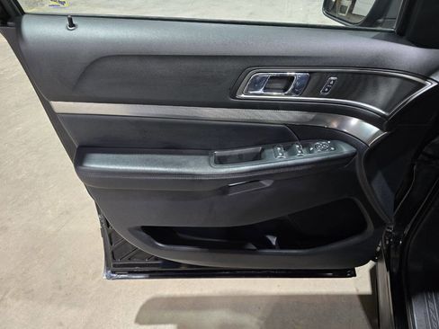 Used 2018 Ford Explorer XLT w/ Equipment Group 202A image 23