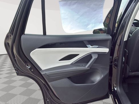 New 2026 Volkswagen Tiguan SE AWD/4WD image 25