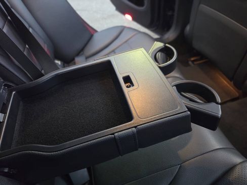 Used 2015 Mercedes-Benz C 300 Sedan image 31