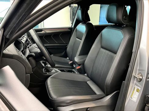 Used 2023 Volkswagen Tiguan SE R-Line image 7