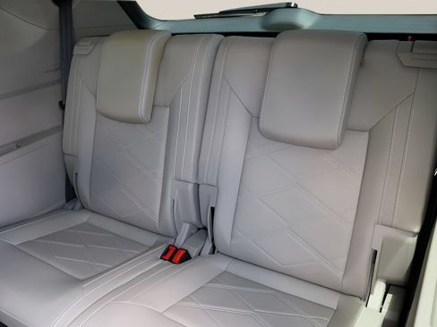 Used 2024 Volkswagen Atlas SE FWD image 19