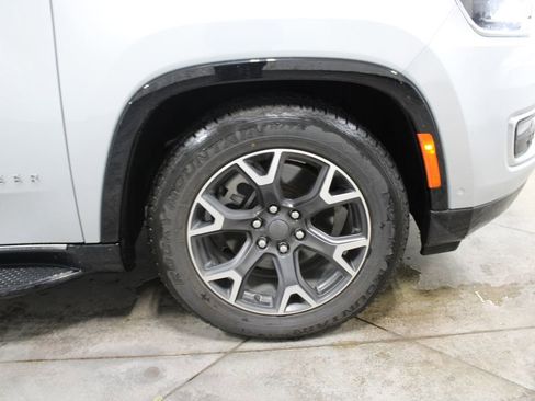 Used 2023 Jeep Wagoneer L Series III w/ Preferred Equipment Group image 45