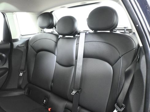 Used 2016 MINI Cooper 4-Door Hardtop image 4