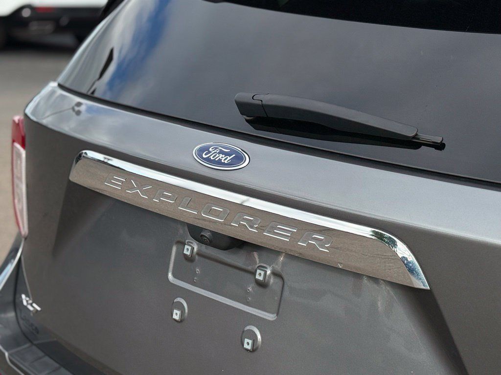 Used 2024 Ford Explorer XLT w/ Equipment Group 202A AWD/4WD image 34
