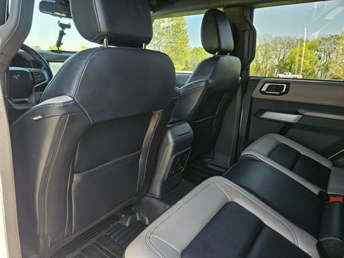 Used 2023 Ford Bronco Wildtrak image 30