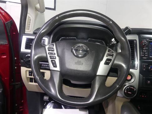 Used 2017 Nissan Titan SV AWD/4WD image 30