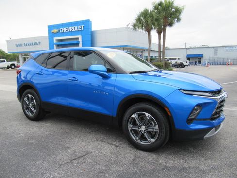 Used 2025 Chevrolet Blazer LT FWD image 5