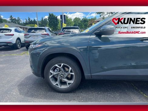 Used 2025 Chevrolet Trax LT FWD image 15
