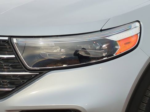 Used 2022 Ford Explorer XLT w/ Equipment Group 202A image 10