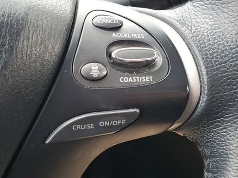 Used 2019 Nissan Pathfinder SV image 12