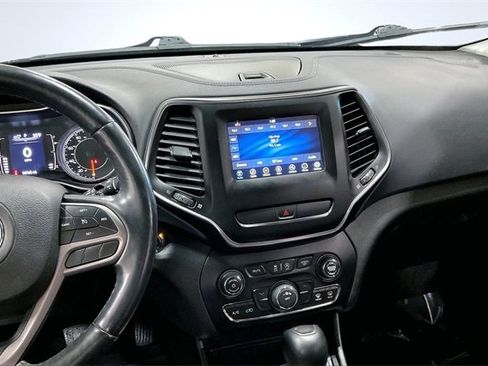 Used 2019 Jeep Cherokee Latitude Plus w/ Cold Weather Group image 6