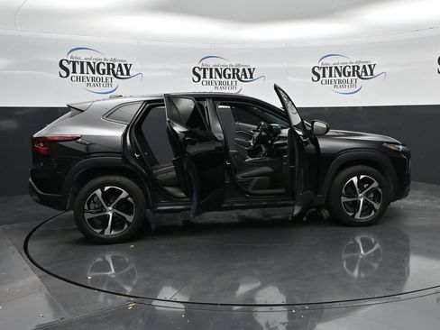 Used 2024 Chevrolet Trax RS w/ Driver Confidence Package FWD image 27