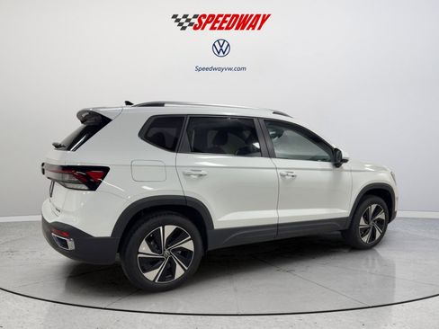 New 2026 Volkswagen Taos SE AWD/4WD image 11