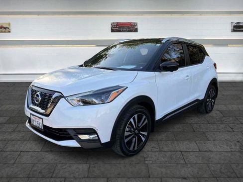 Used 2019 Nissan Kicks SR FWD image 3