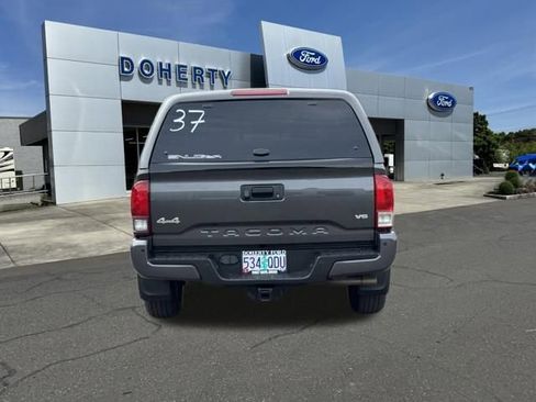 Used 2022 Toyota Tacoma SR5 AWD/4WD image 10