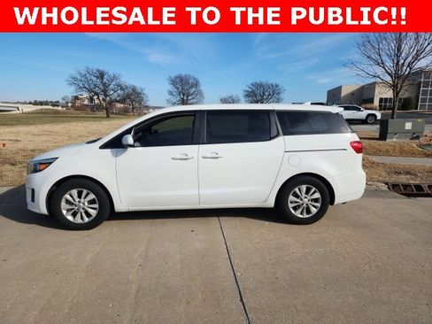 Used 2016 Kia Sedona L image 6