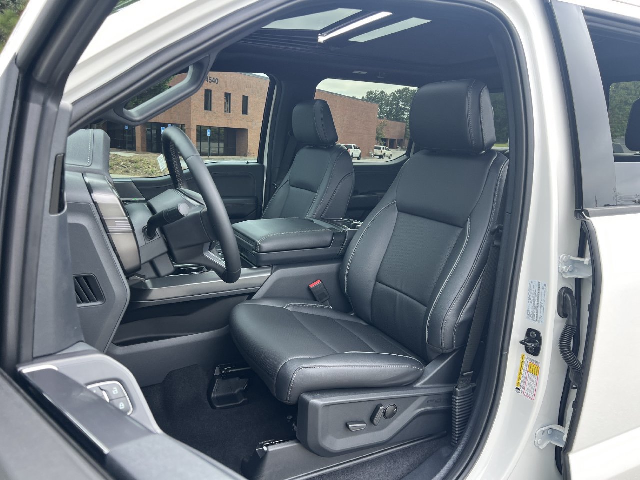 New 2026 Ford F150 Lariat w/ Equipment Group 501A Mid AWD/4WD image 17