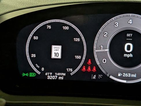 Used 2025 Porsche Cayenne image 33