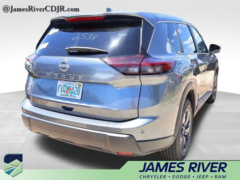 Used 2025 Nissan Rogue SV FWD image 12