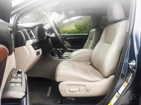 Used 2016 Toyota Highlander Limited Platinum image 18